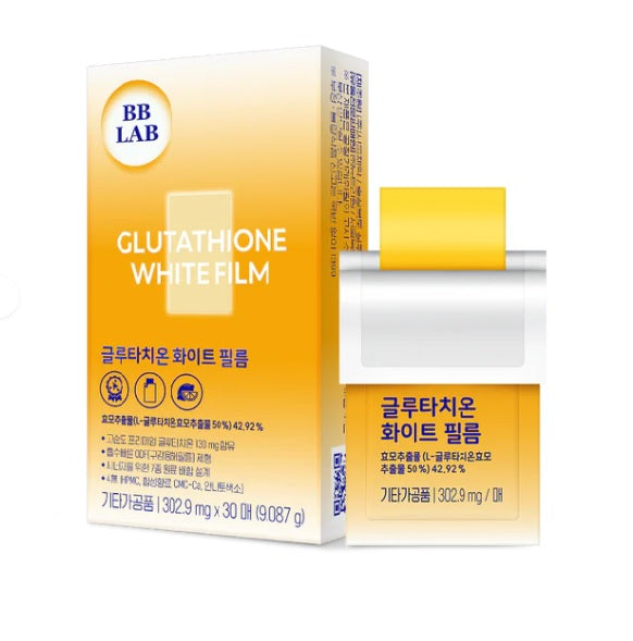 Оранжева коробка та відкритий пакетик, з якого видно оранжеву плівку BB LAB Glutathione White Film, на білому фоні.