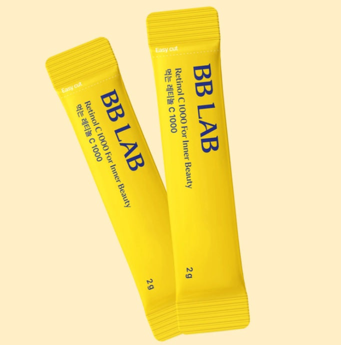 Два жовтих саше BB LAB Retinol C 1000 на жовтому фоні.
