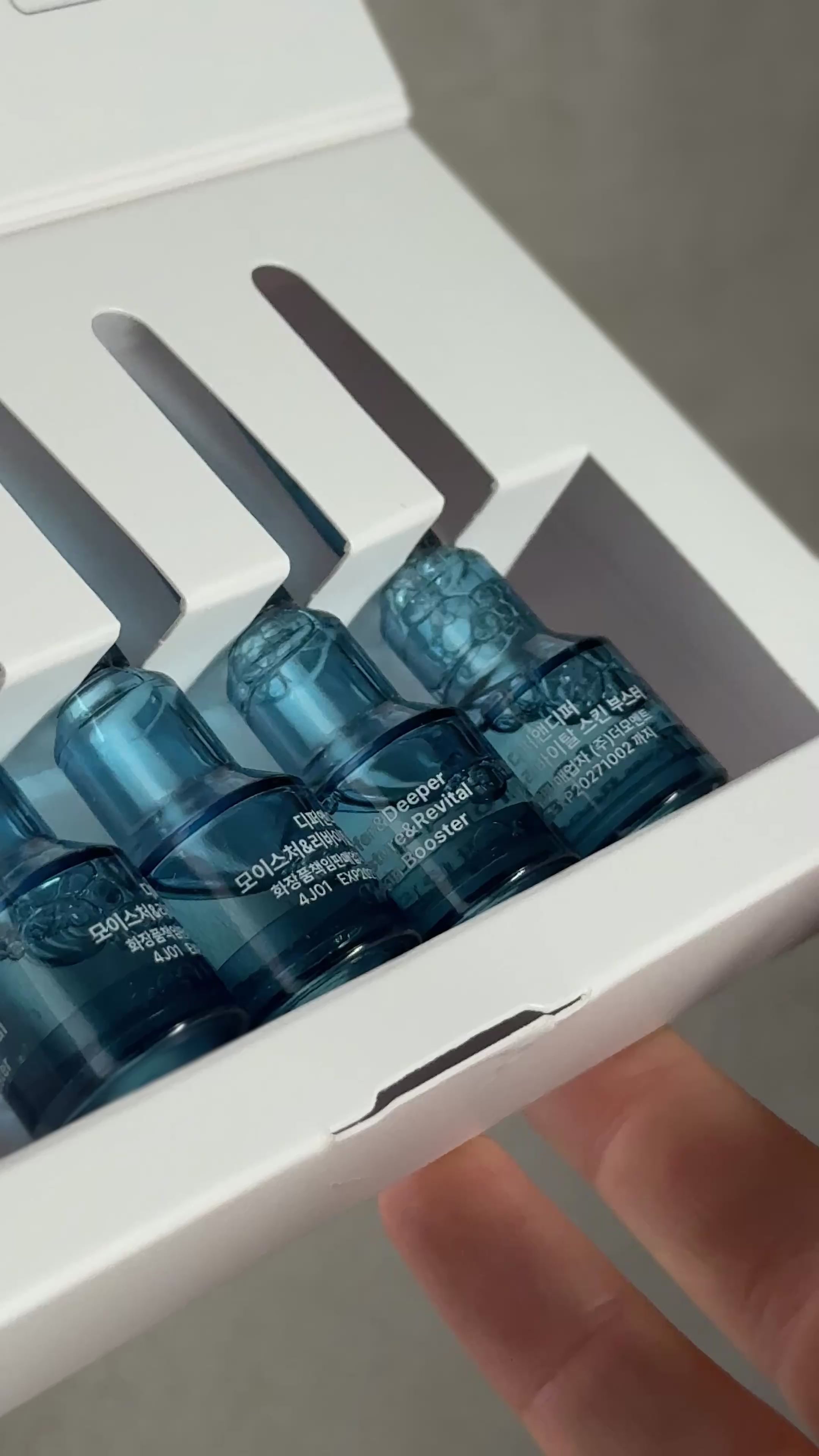 Differ & Deeper Інтенсивний бустер для зволоження та регенерації шкіри, 2 мл/5 шт. – Differ & Deeper Moisture & Revital Skin Booster (starter pack)